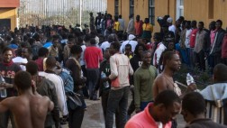 Unos 500 inmigrantes entran a España saltando valla fronteriza
