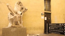 Un estudiante rompió una escultura del siglo XIX por un selfie