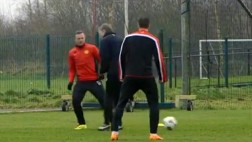 Wayne Rooney humilló a su entrenador con una 'huacha'