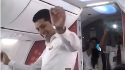Tripulación baila al estilo Bollywood