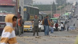 Puente que une Juliaca y Cusco está bloqueado por mineros