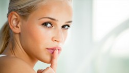 Ocho cosas que los hombres tienden a esconderle a sus parejas