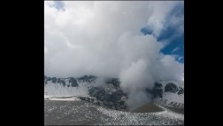 Bajo el volcán Ubinas