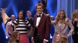Kevin Bacon revivió coreografía de "Footloose", 30 años después