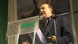 Castro desdice a Lourdes y niega "infraternidad" en el PPC