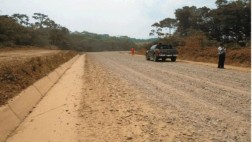Contraloría denuncia a funcionarios por robo en obras viales
