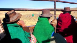 Publican libro con crónicas de viaje y fotografías de Ayacucho