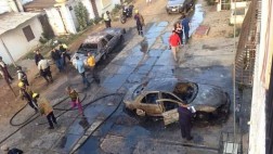 Venezuela: Motorizados atacan a opositores y queman autos