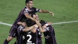 Lanús sueña con octavos: derrotó 2-0 a Cerro Porteño en la Copa