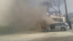 Auto se incendió en Av. Paseo de la República