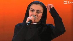Monja de "La voz" recibió el llamado de Dios con un musical