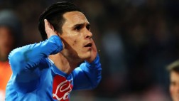 Napoli venció 2-0 a la Juventus y añadió emoción a la Serie A