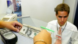 ¿Por qué los bancos cobran lo que cobran por prestarte dinero?