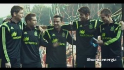 Españoles le ponen ritmo al Mundial tocando canción de aliento