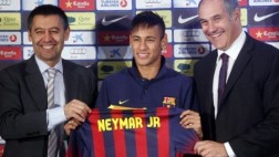 FIFA prohíbe al Barcelona hacer fichajes por violar reglas