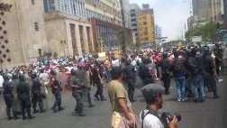 Trabajadores del PJ y policías se enfrentaron en la Av. Abancay