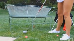 La 'conejita' que se tomó inquietantes fotos jugando golf