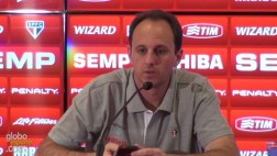 El portero goleador Rogerio Ceni anunció su retiro a fin de año