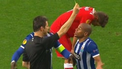 Jugador es expulsado por doble amarilla ¿en la misma jugada?
