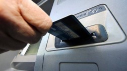 ¿Qué puedes hacer si el cajero te da dinero falso o de menos?
