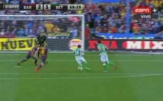 Mira el autogol que le permitió ganar al Barcelona