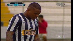 Otra vez Wilmer Aguirre falla un gol cantado con Alianza