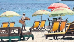 Limeños acuden a las playas pese a que ya terminó el verano