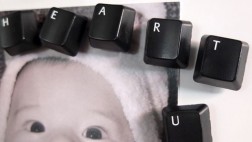 Crea unos divertidos imanes con teclados de computadora