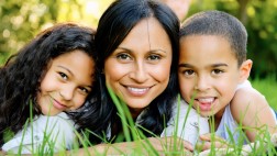 4 formas de ayudar a tus niños a hacer más amigos