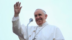 Papa lavará pies de ancianos y discapacitados en Semana Santa