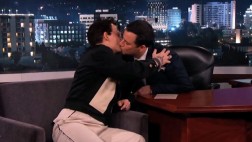 Johnny Depp volvió a robarle un beso a Jimmy Kimmel