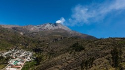 Recomiendan evacuación de Querapi por actividad del Ubinas