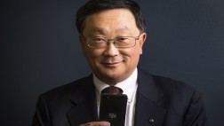BlackBerry estudiaría vender su negocio de teléfonos móviles