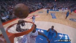 NBA: Mira el tremendo ‘blooper’ de un jugador al saltar al aro