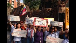 Llegó primer cargamento de papel periódico donado a Venezuela