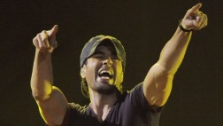 Mira "Bailando", el nuevo videoclip de Enrique Iglesias