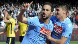 'Pipita' Higuaín anotó un 'hat-trick' en el Napoli 4-2 Lazio