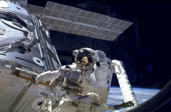 Astronautas saldrán de la Estación Espacial para reparar avería