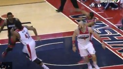 NBA: sensacional pase de área a área termina en canasta