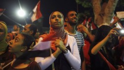 Egipto: Turbas violan a mujeres para sacarlas del medio público