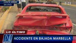 Auto dio vueltas de campana y arrolló palmeras en Costa Verde