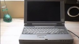 Subastan laptop usada para enviar primer email de un presidente