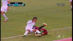 Carmona fue echado por esta falta: ¿crees que merecía la roja?
