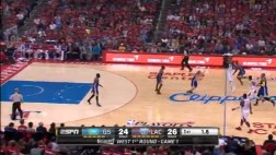 Mira este espectacular tiro de media cancha en la NBA
