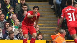 Luis Suárez anotó y sumó hoy 30 goles en la Premier League