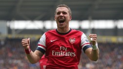 Podolski la empalmó de volea y marcó este golazo