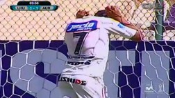 Santamaría falló un gol increíble a dos metros del arco