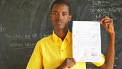 Siria: Niños de Kenia envían cartas a refugiados de guerra