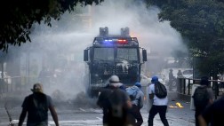 Venezuela: Violentos choques entre manifestantes y la policía