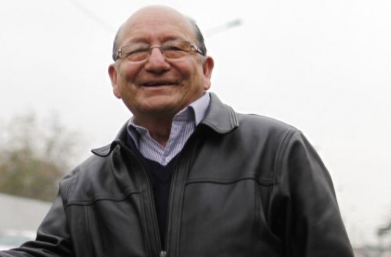 Alcalde de SJM condecora hasta a una pollería de su preferencia